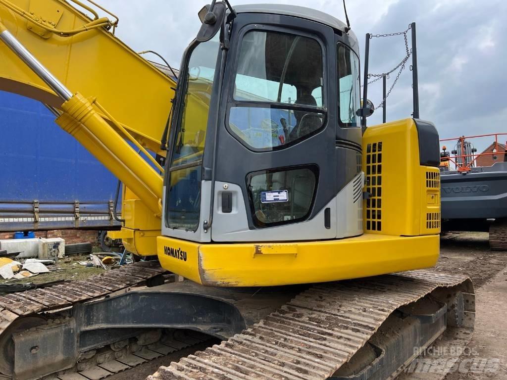 Komatsu PC 228 USLC حفارات زحافة