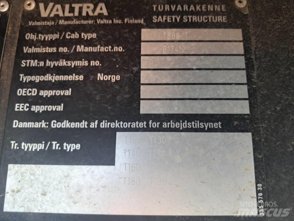 Valtra T 170 الجرارات