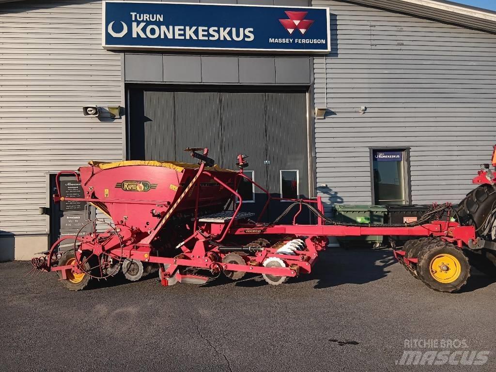 Väderstad Rapid 300C مثاقيب مدمجة