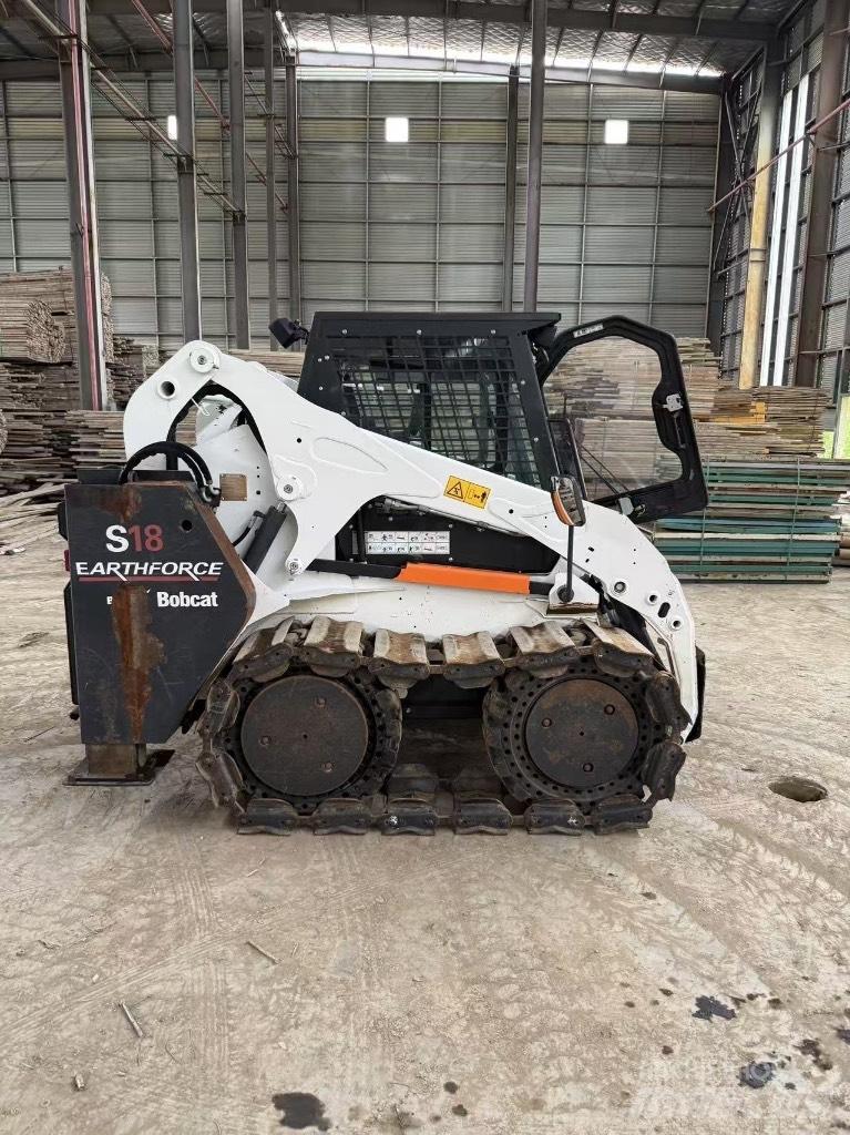 Bobcat S 18 لوادر انزلاقية التوجيه