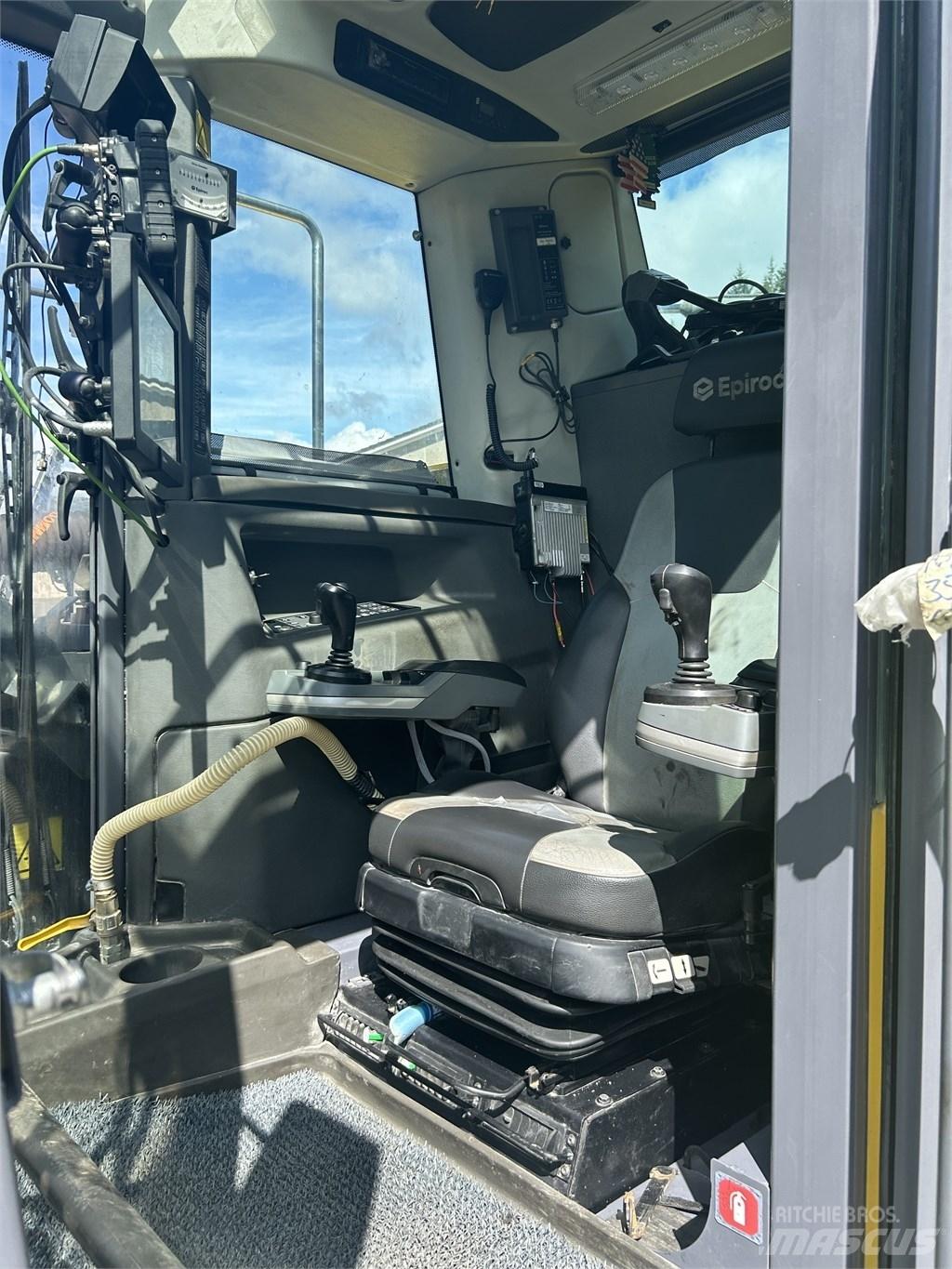 Epiroc T 40 R معدات الثقب السطحي