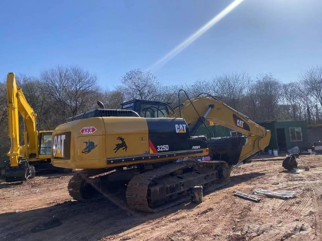 CAT 325 D حفارات زحافة