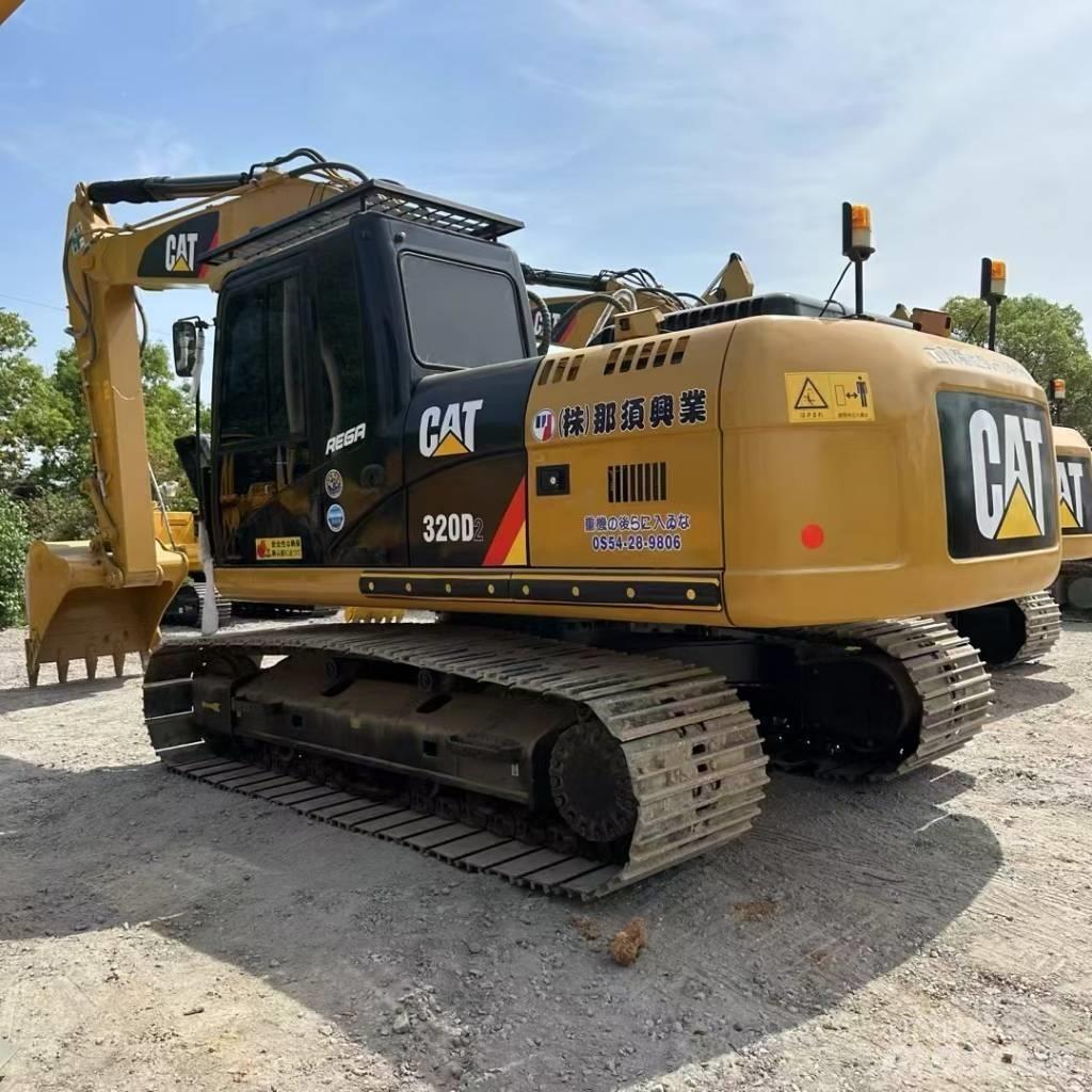 CAT 320 D حفارات زحافة