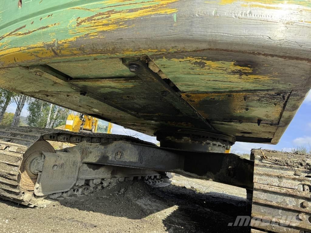 Komatsu PC 240 NLC-8 حفارات زحافة