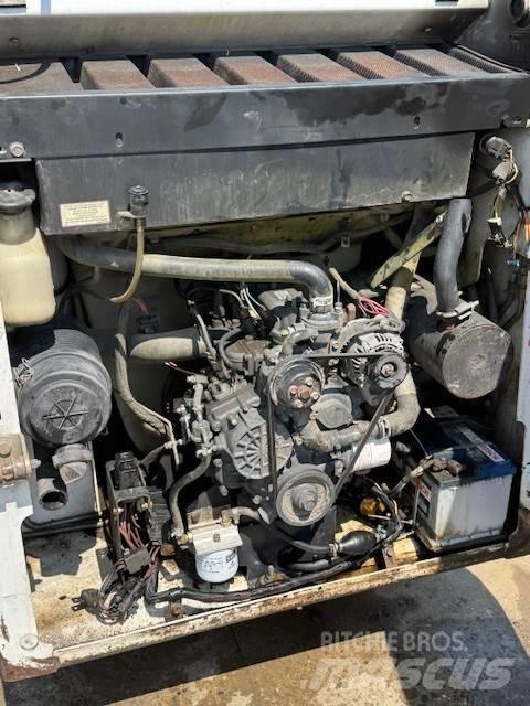 Bobcat 553 لوادر انزلاقية التوجيه