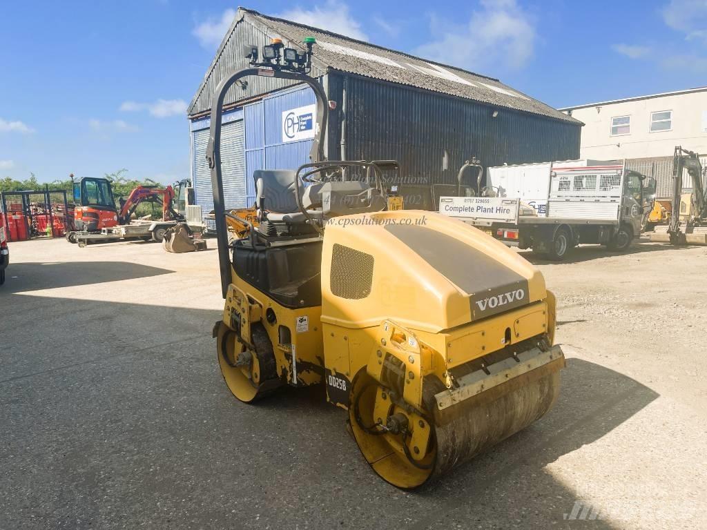 Volvo DD 25 B مداحل ثنائية الاسطوانة