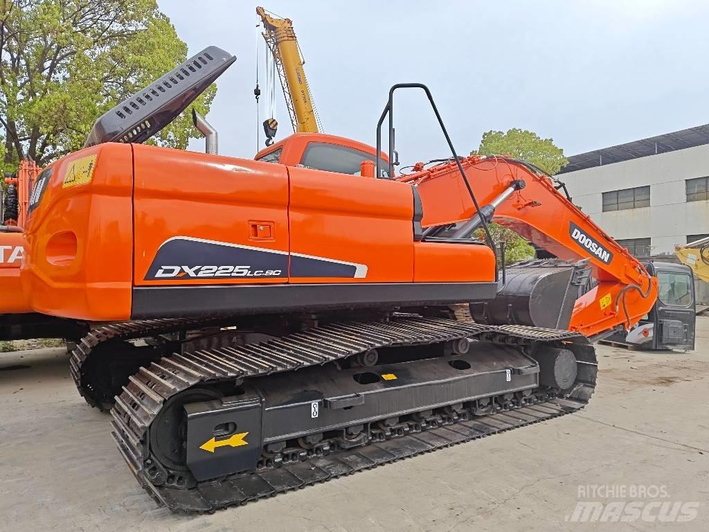 Doosan DX 225 LC-9 حفارات زحافة