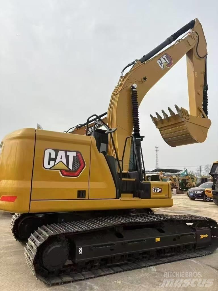 CAT 323GC حفارات زحافة