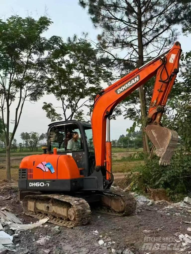 Doosan DH60 حفارات صغيرة أقل من 7 طن (حفارات صغيرة)