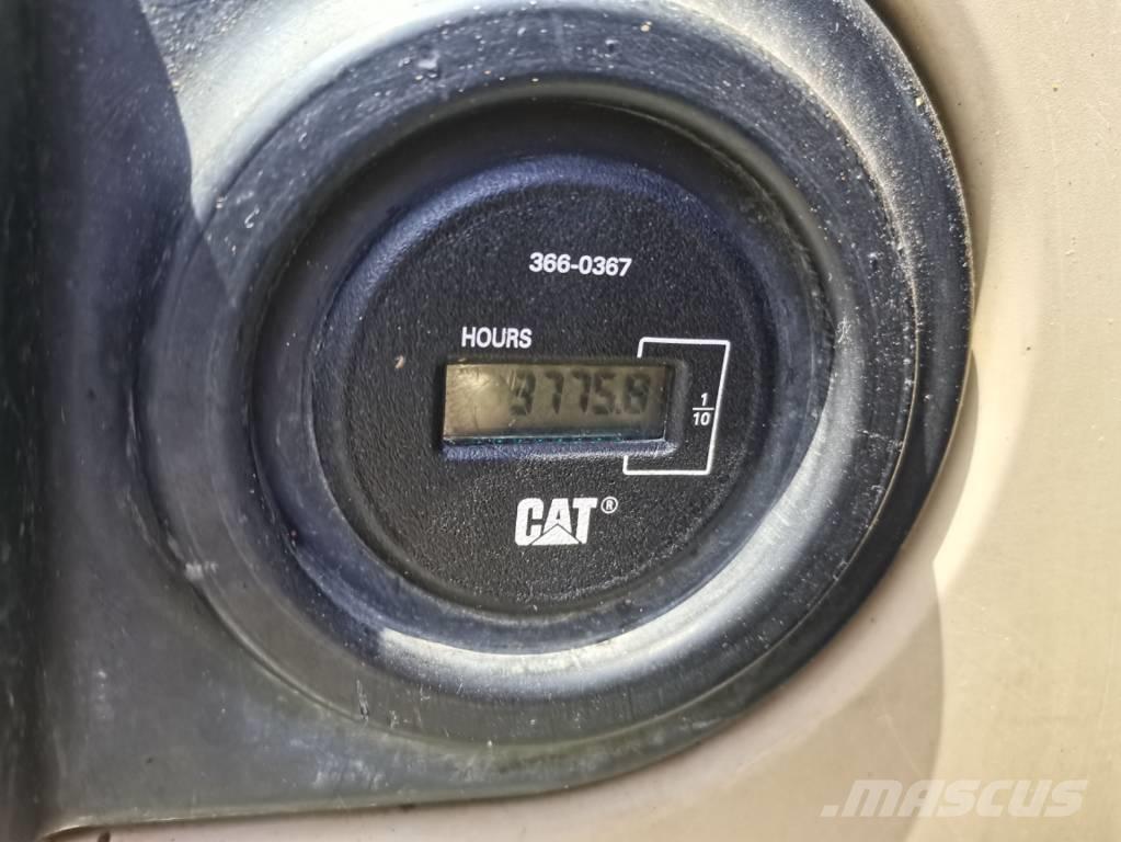 CAT 320 C L حفارات زحافة