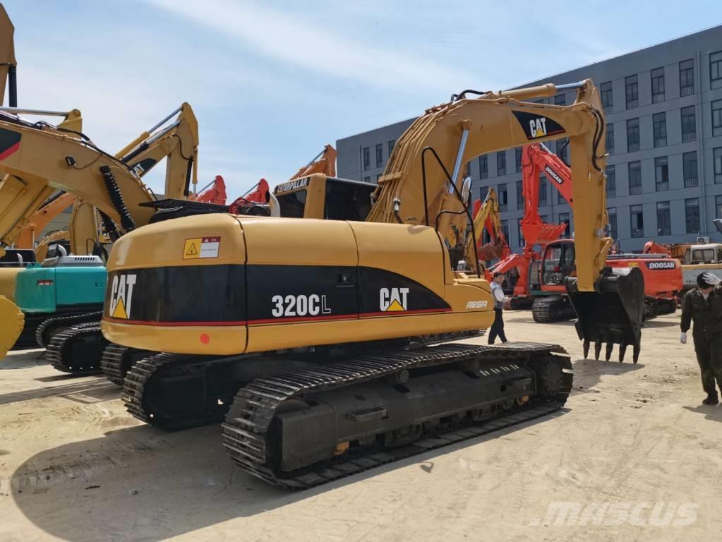 CAT 320 C L حفارات زحافة