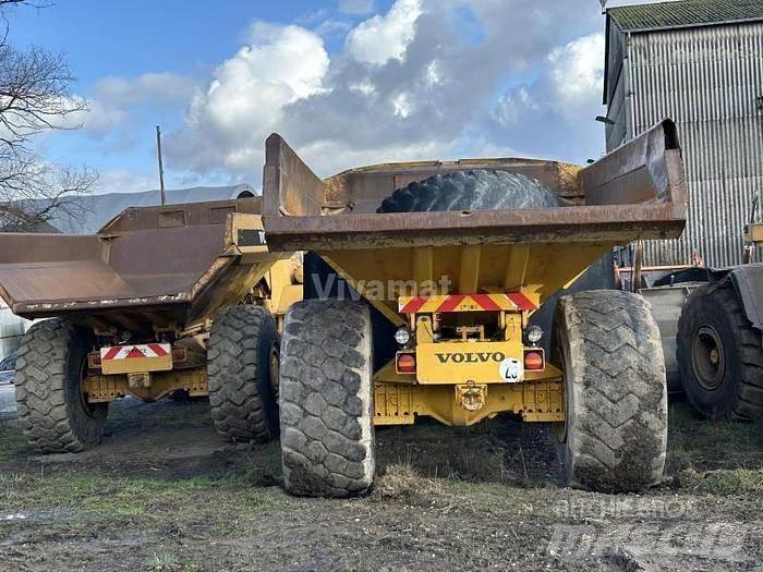 Volvo A 25 B عربات نقل قلابة للمواقع