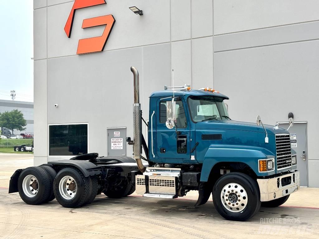 Mack Pinnacle وحدات الجر