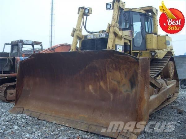 CAT D 9 R بلدوزرات مجنزرة