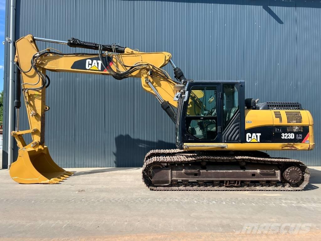 CAT 323D LN VA حفارات زحافة