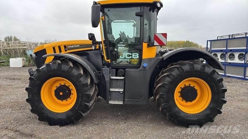 JCB Fastrac 4220 الجرارات