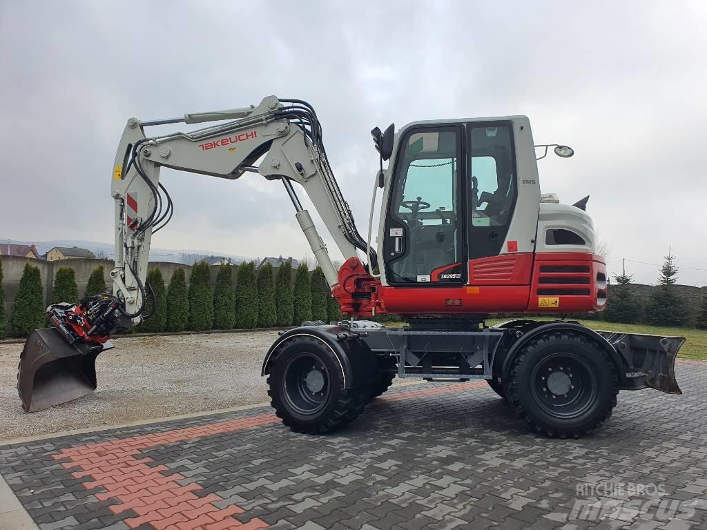 Takeuchi TB 295 W حفارات بعجل