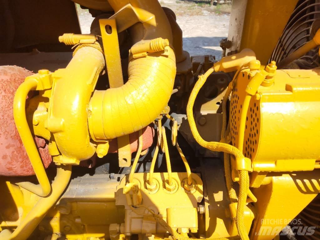 CAT D 4 H بلدوزرات مجنزرة