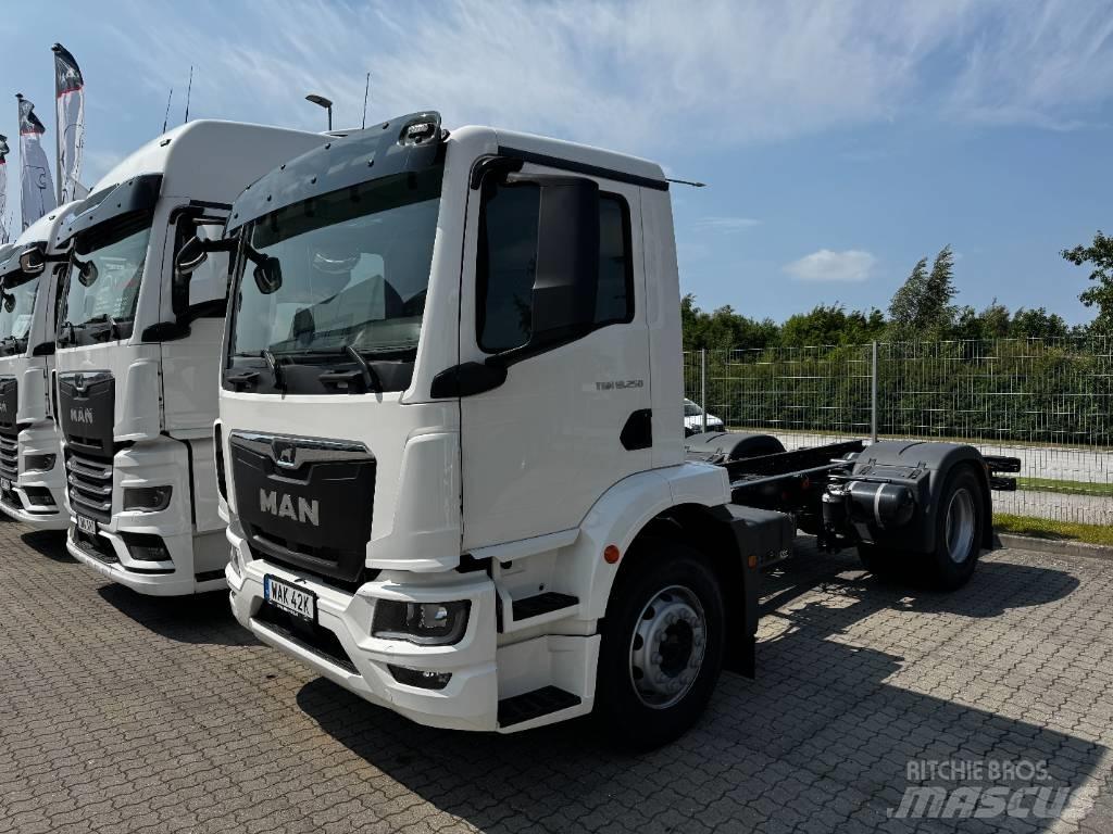 MAN TGM 18.290 شاحنات بمقصورة وهيكل