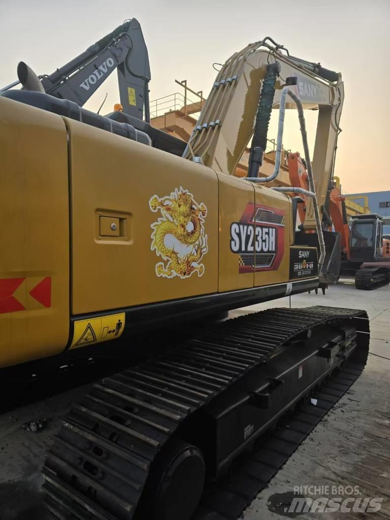 Sany SY 235 C حفارات زحافة
