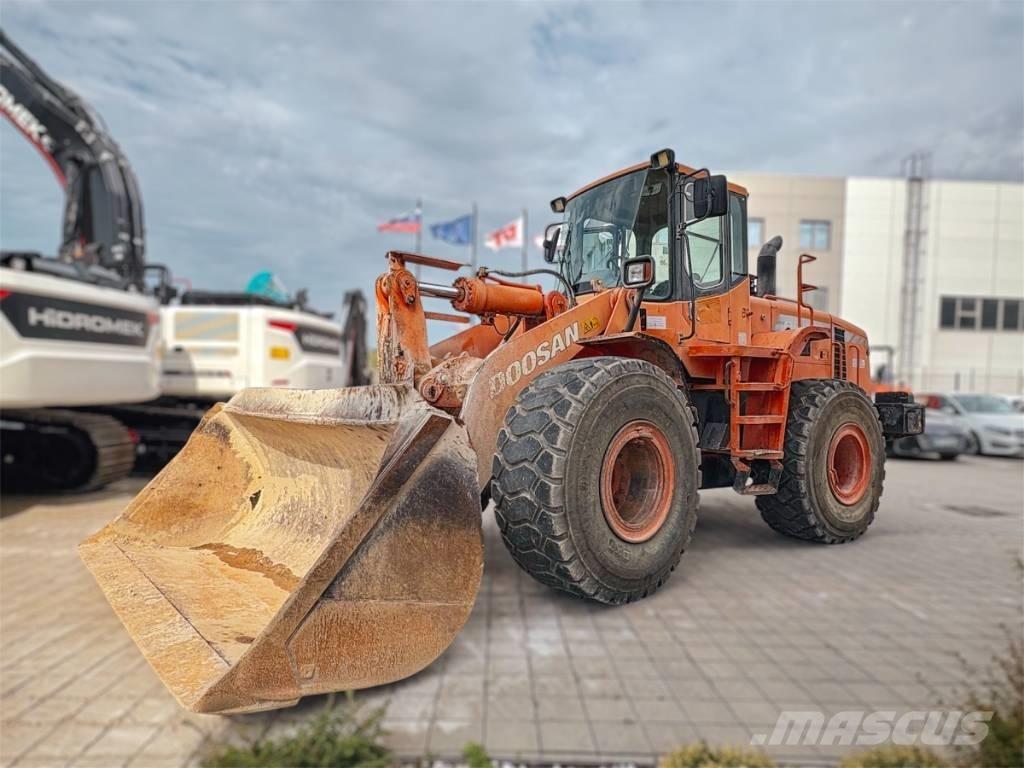 Doosan DL 300 لوادر بعجل