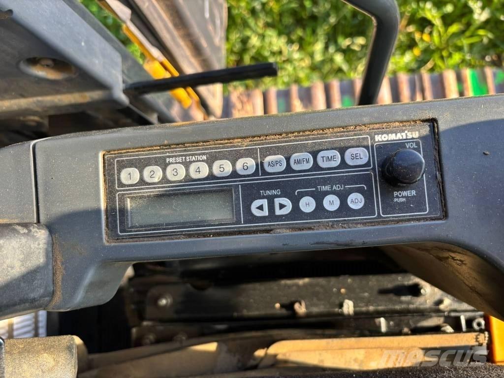 Komatsu PC 210 LC-8 حفارات زحافة