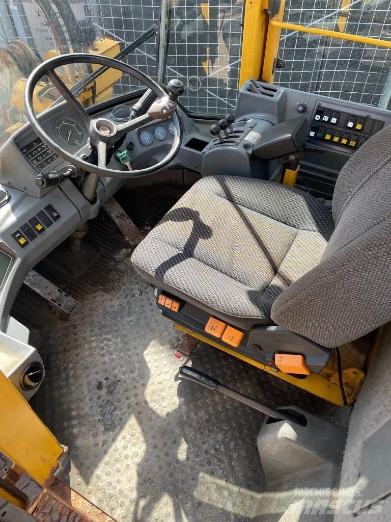 Volvo L120B لوادر بعجل