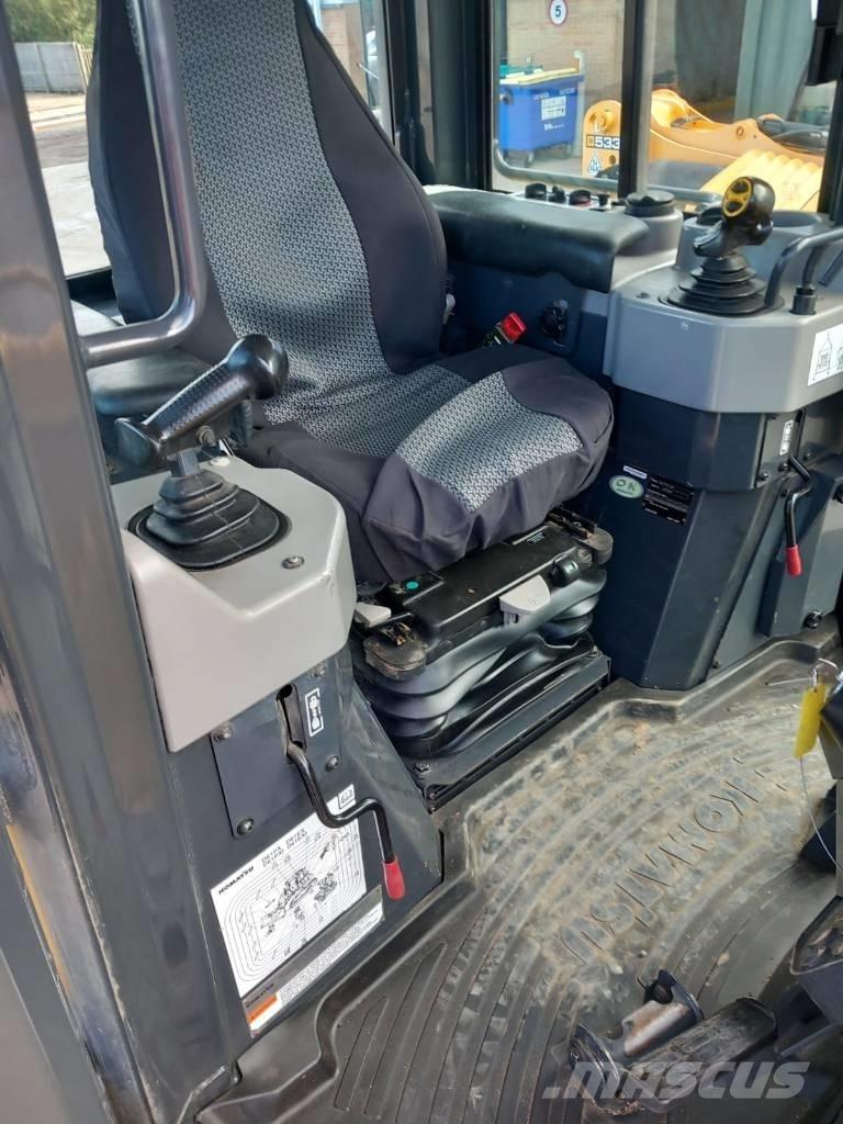 Komatsu D61PX-24 بلدوزرات مجنزرة