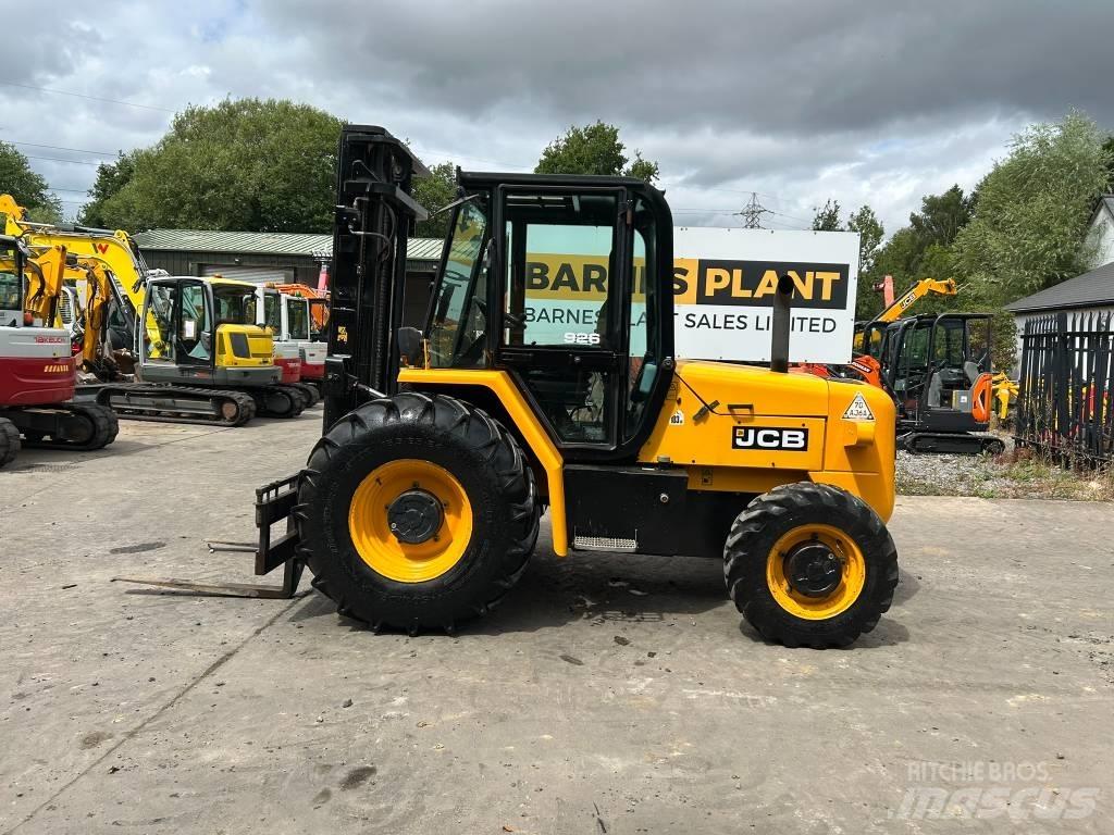 JCB 926 شاحنات الطرق الوعرة