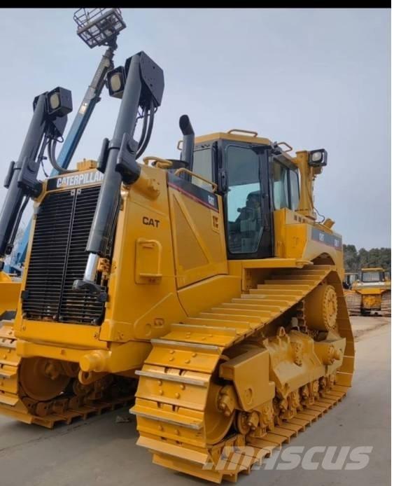 CAT D 8 T بلدوزرات مجنزرة