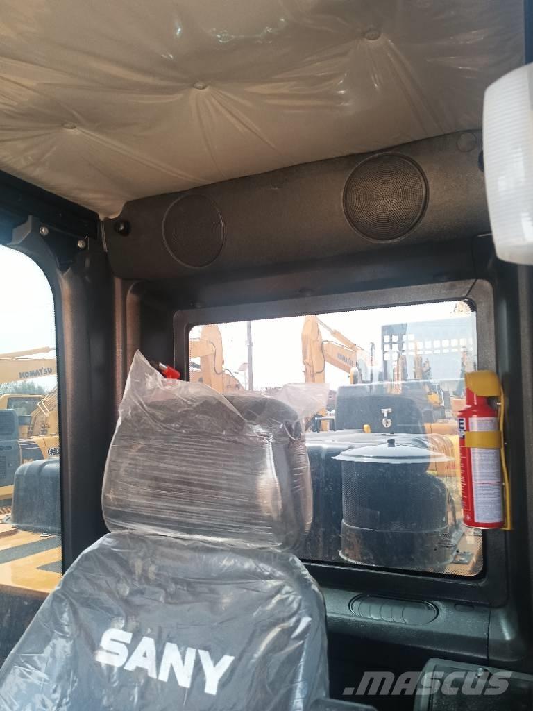 Sany SY 215 C حفارات زحافة