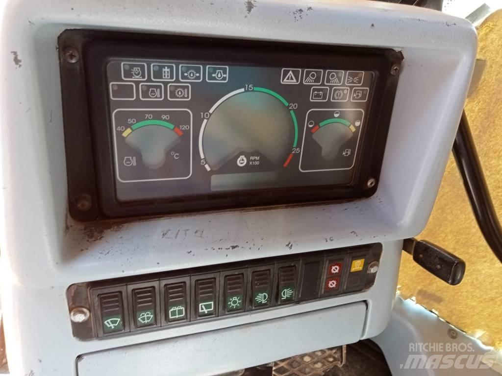 Fiat-Hitachi D 180 بلدوزرات مجنزرة