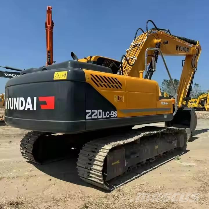 Hyundai R220LC-9S حفارات زحافة