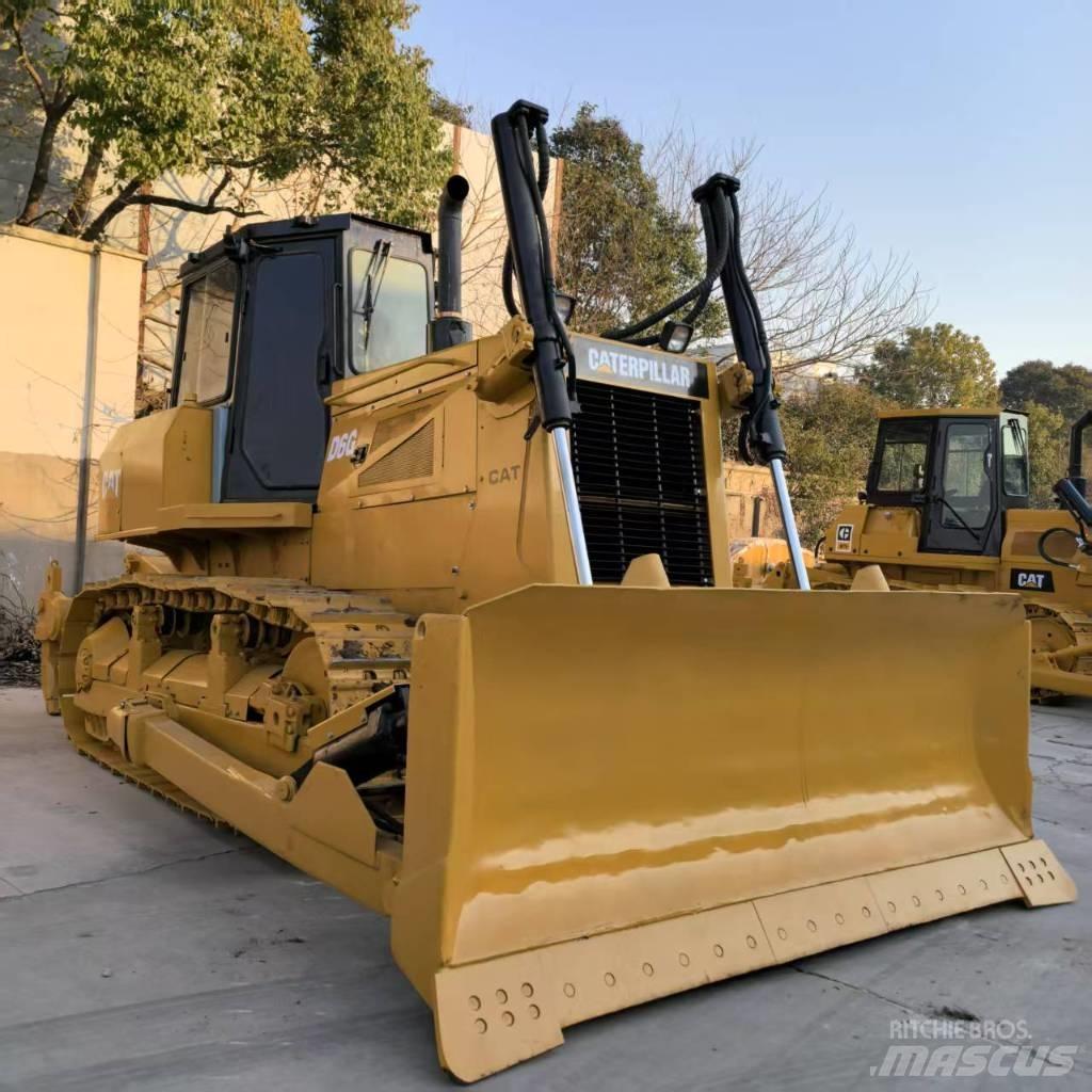 CAT D 6 G بلدوزرات مجنزرة