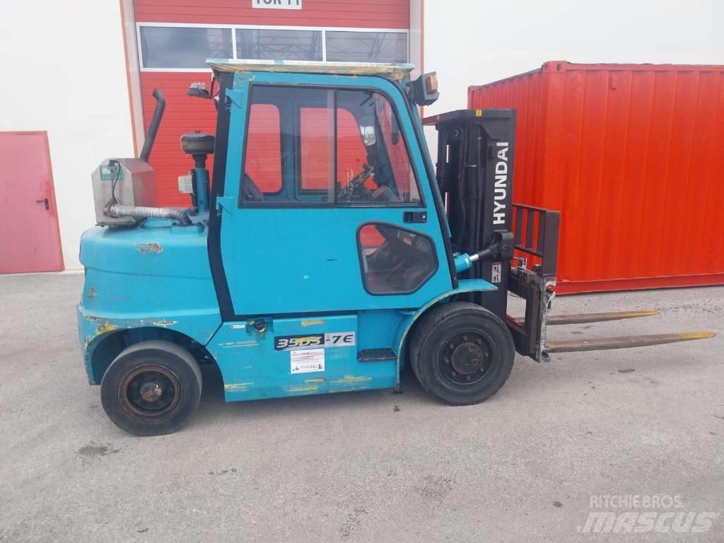 Hyundai 35 DS-7 شاحنات الديزل
