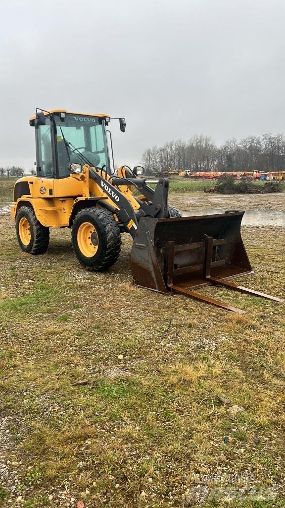 Volvo L 30 G لوادر بعجل
