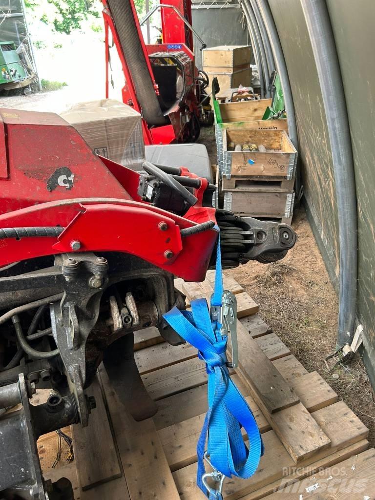 Komatsu C 144 رؤوس حصادات