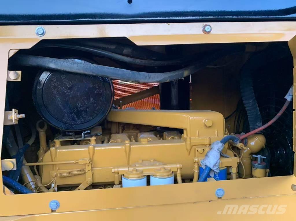 CAT D 6 G بلدوزرات مجنزرة