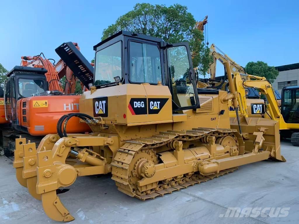 CAT D 6 G بلدوزرات مجنزرة