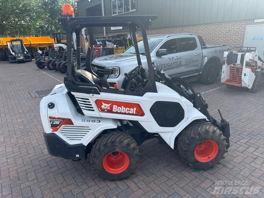Bobcat L 28 لوادر صغيرة