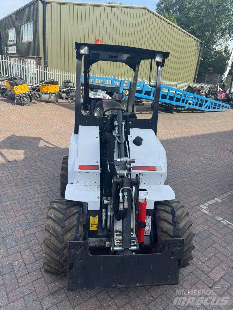 Bobcat L 28 لوادر صغيرة