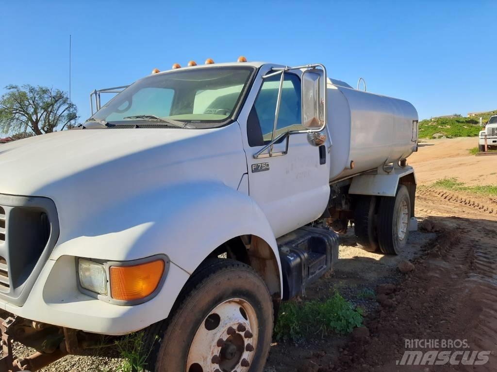 Ford F 750 صهاريج مياه