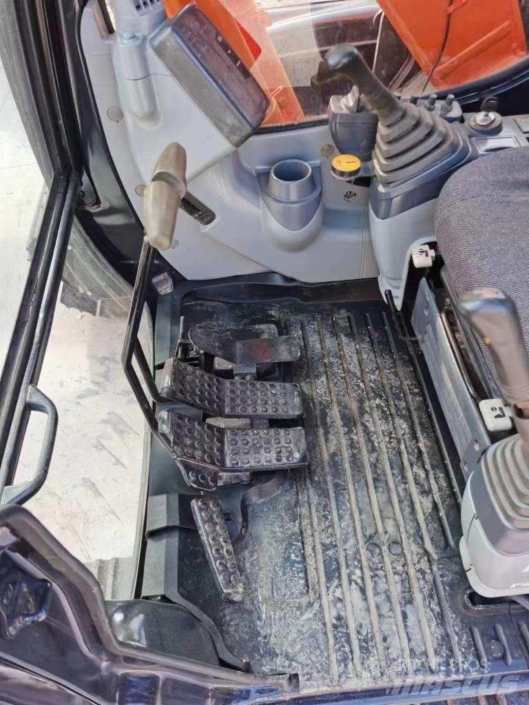 Hitachi ZX 120 حفارات زحافة