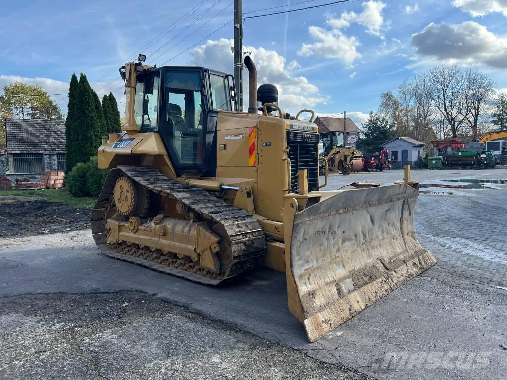 CAT D 6 N XL بلدوزرات مجنزرة