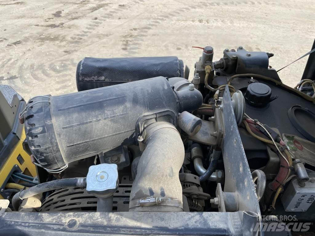Bomag BW 100 AD-5 مداحل ثنائية الاسطوانة