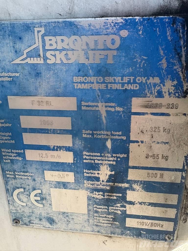 Bronto F32 RL المنصات الهوائية المثبتة على شاحنة