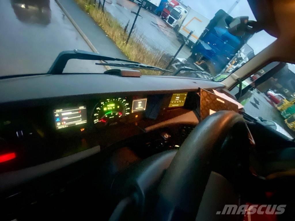 Volvo FH 16 750 شاحنات بمقصورة وهيكل