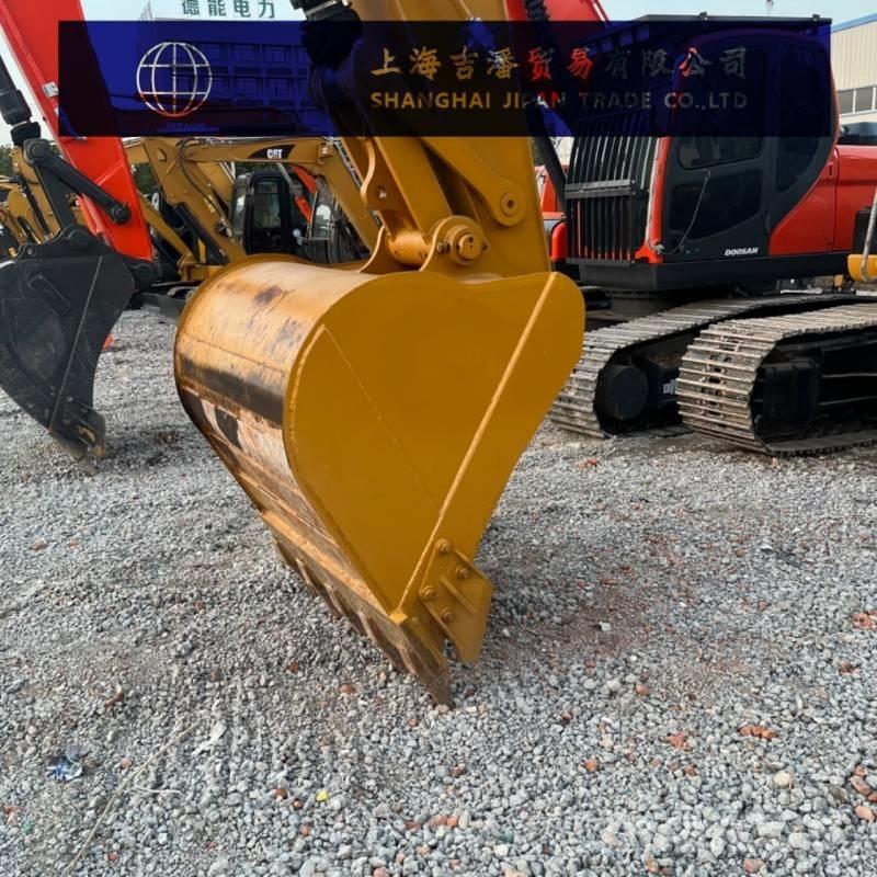 CAT 323 D حفارات زحافة