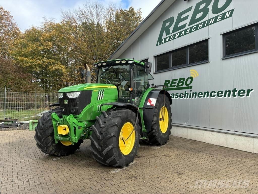 John Deere 6215R الجرارات