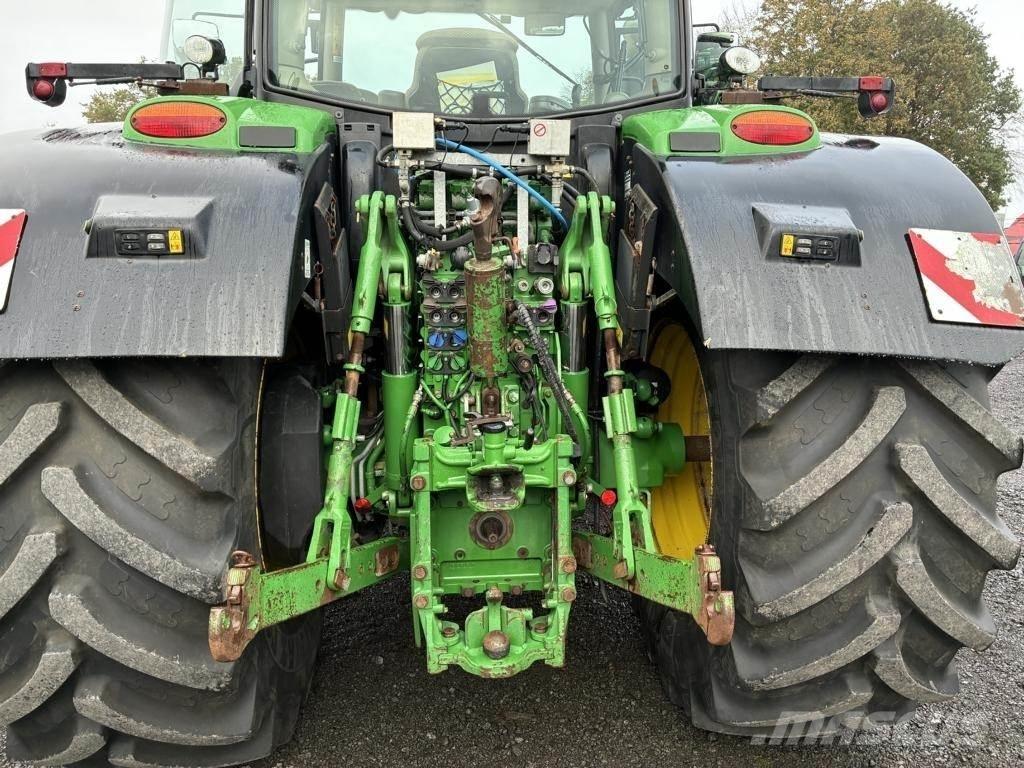 John Deere 6215R الجرارات